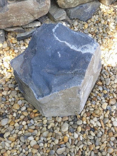 Polygonal jointed columnar basalt.